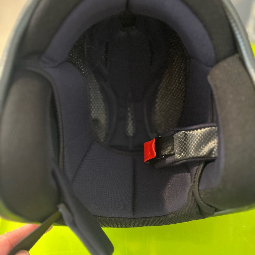 Captain America Helmet - Picture 6 of 9